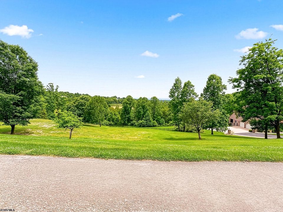 1st image of 113 Iris Ln