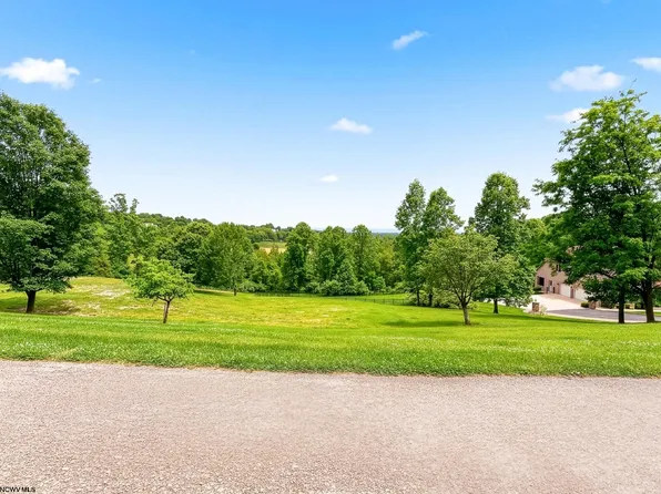 113 Iris Ln, Morgantown, WV 26501