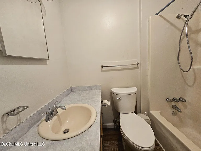 530 Easterbrook St — Photo 14