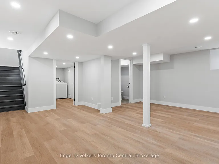 57 Crawford St — Photo 28