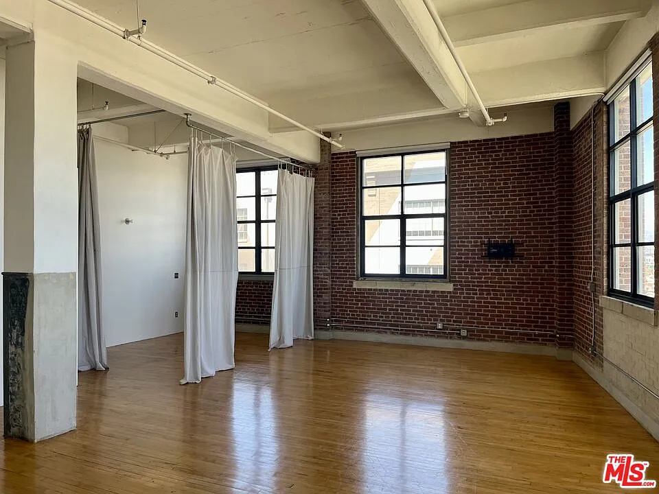 1 bed, 2.0 bath, 1189 sqft, $3,950 — Photo 3