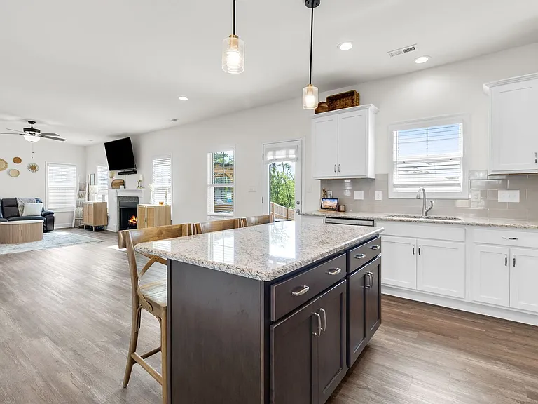 173 London Dr — Photo 16