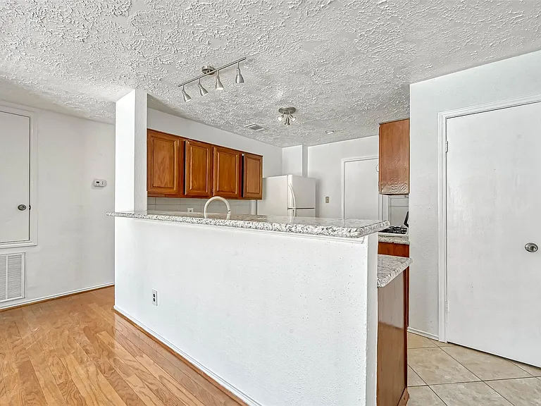 16319 La Luna Dr — Photo 16