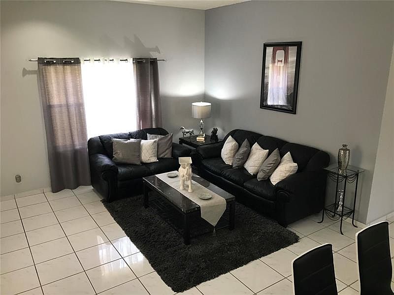 1st image of 941 Tanglewood Cir