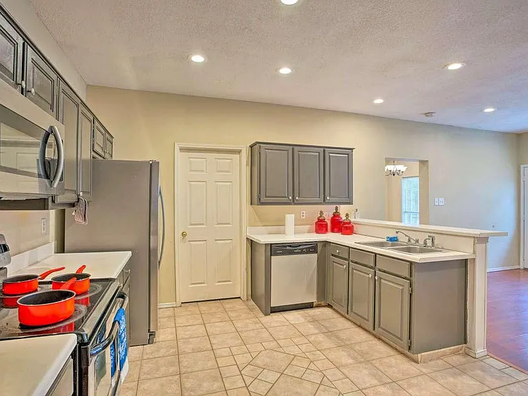 544 Raintree Cir — Photo 13