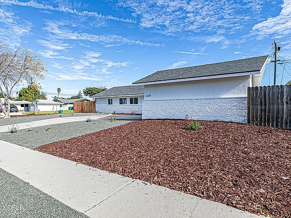 3rd image of 3224 Dickson Dr