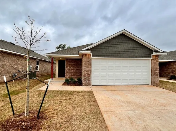 3228 Hickorystick Dr, Chickasha, OK 73018