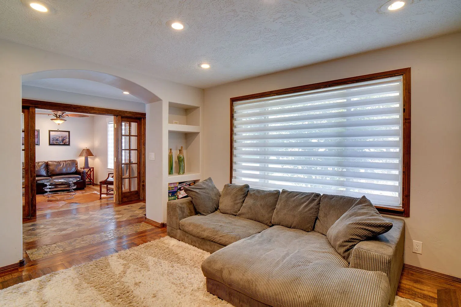 5 bed, 3.0 bath, 2594 sqft, $3,988 — Photo 4