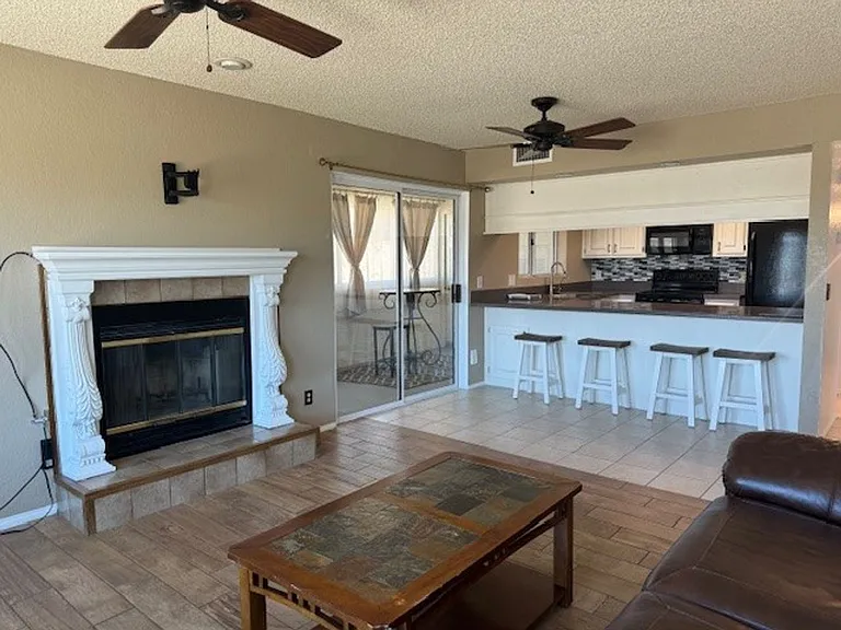 2022 Merrill Ln #10G — Photo 8