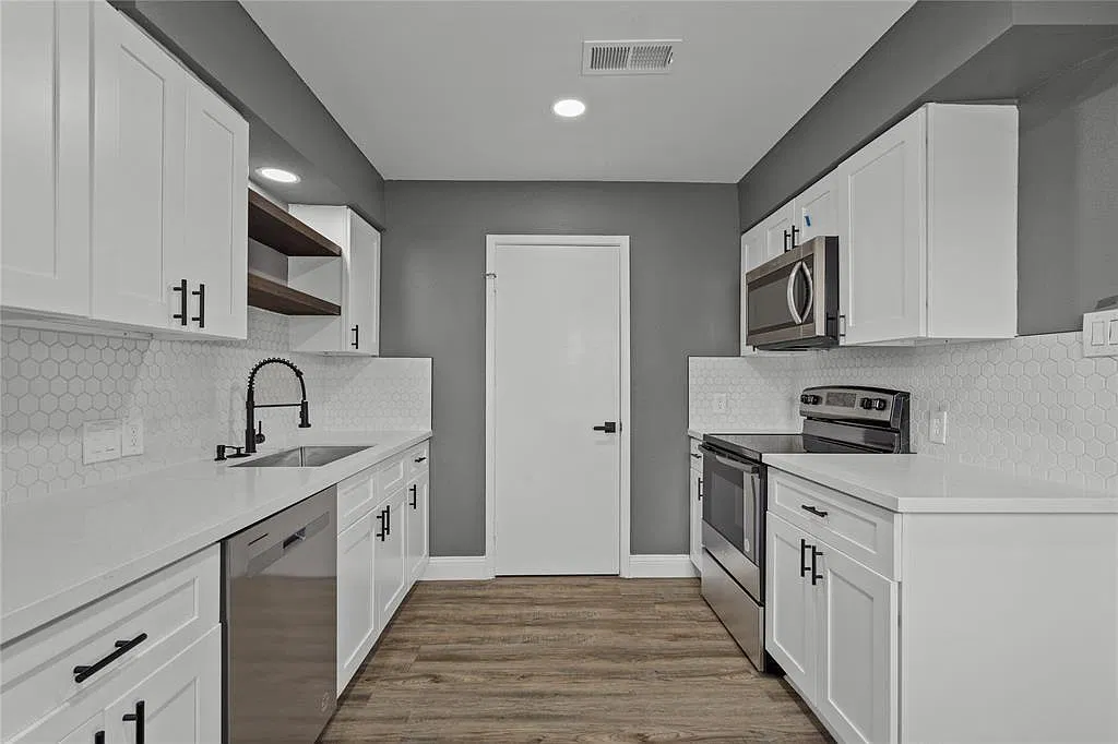 2 bed, 1.0 bath, 930 sqft, $1,150 — Photo 1