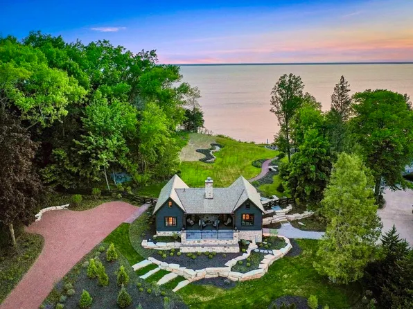 4611 Esther Ln, Green Bay, WI 54311