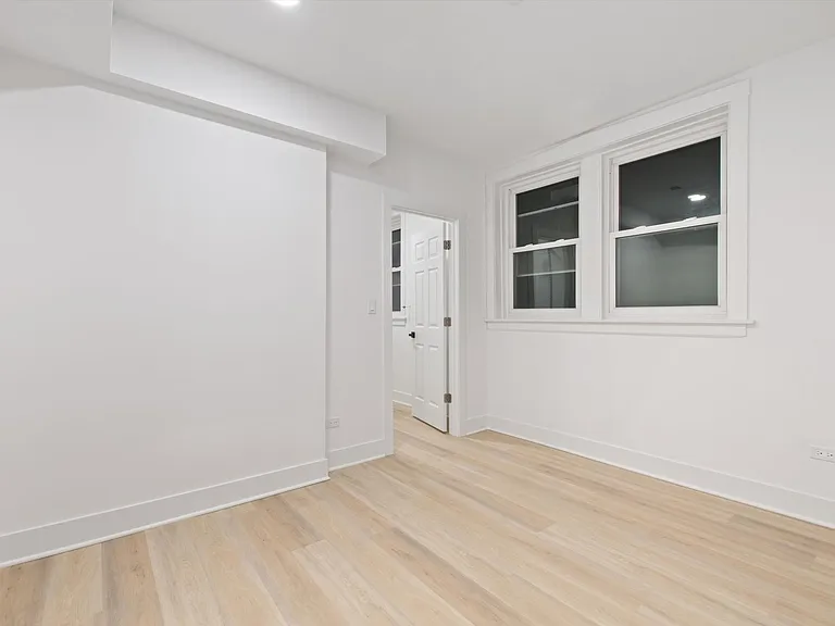 2318 N Sacramento Ave #GF — Photo 12