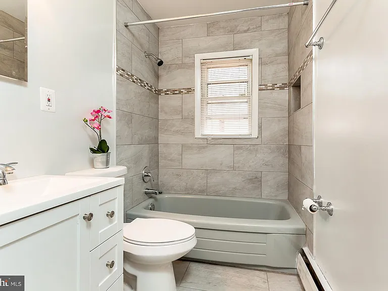 2271 Providence St — Photo 10