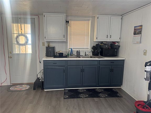 5th image of 105 Prairie St