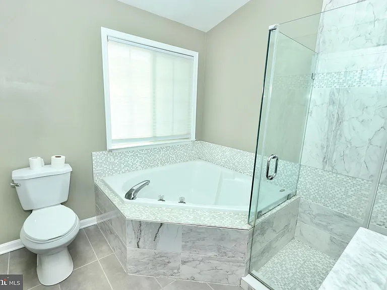 6633 Creek Point Way — Photo 50