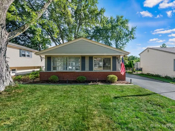 571 Lowden Ave, Glen Ellyn, IL 60137