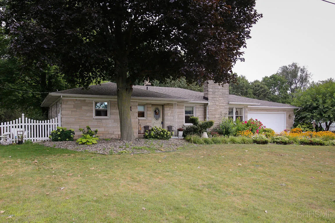 16519 F Dr N photo 1