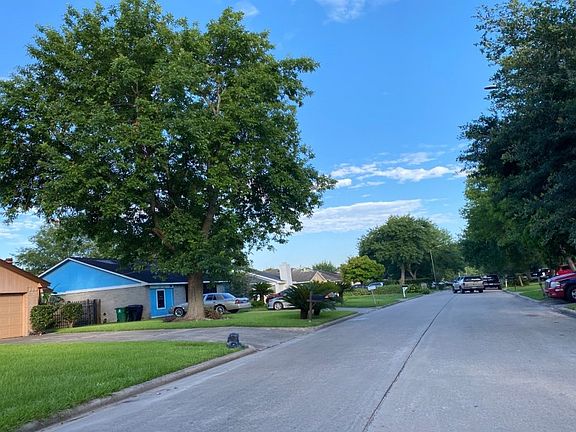 4th image of 3319 Woodmont Dr