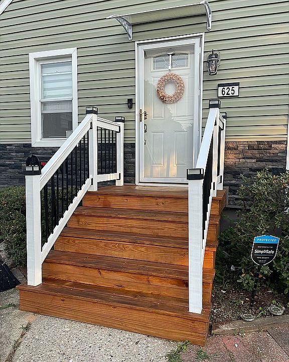1st image of 625 Burnsford Ave