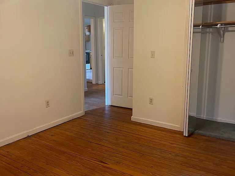 404 Kenworth St — Photo 6