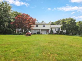 6 Seabreeze Dr, Waterford, CT 06385