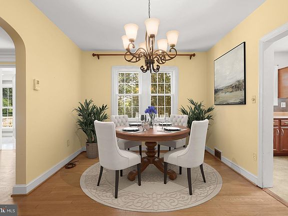 3rd image of 504 Pershing Dr