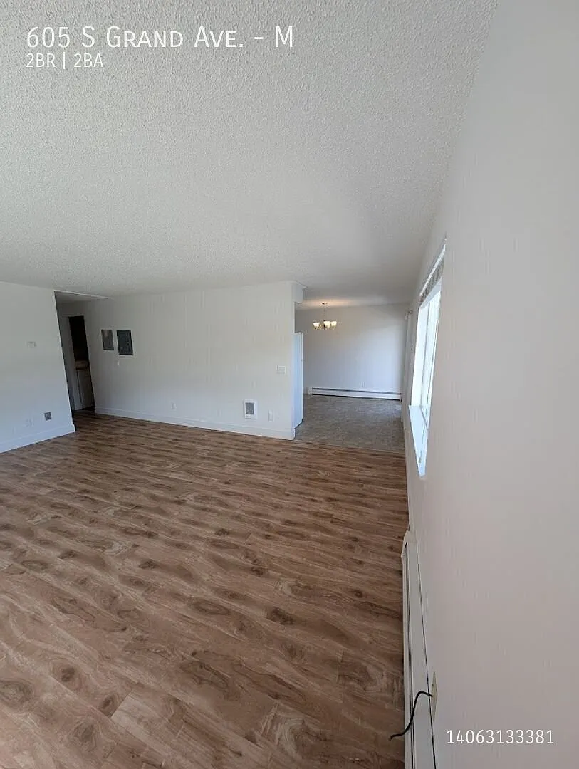 Top-Floor Living with a View Space, Style & Comfort in Pullman — Photo 4