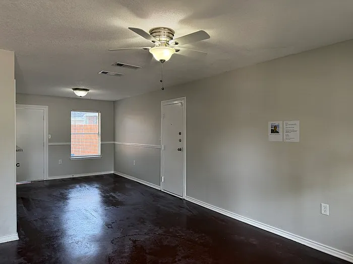 3 bed, 2.0 bath, 1094 sqft, $1,895 — Photo 4