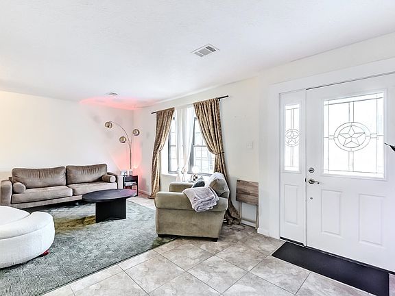 4th image of 2112 Merriman St