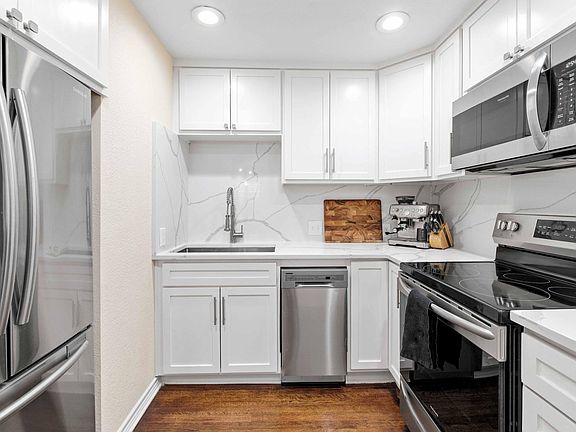 3rd image of 1500 Woodlawn Blvd APT 12