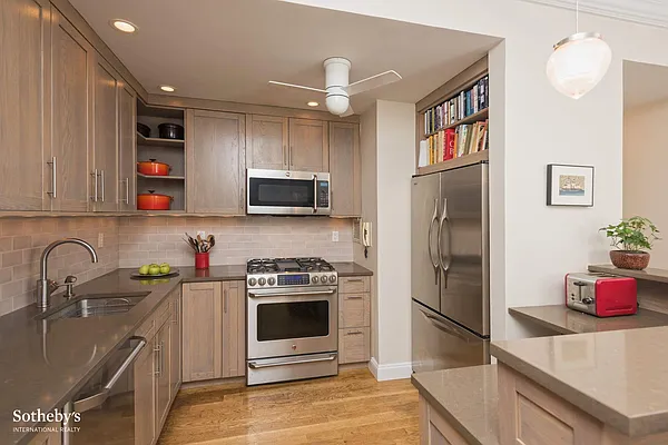 Sold by Sotheby's International Realty | media 13