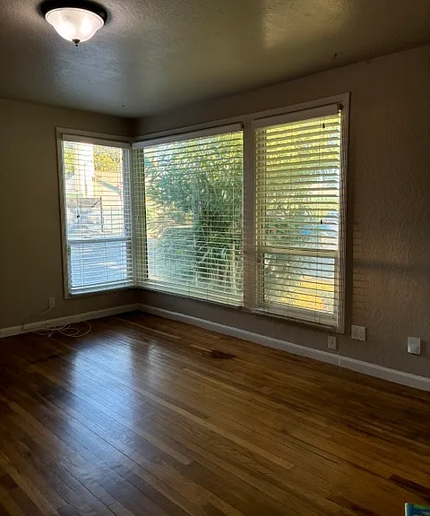 2400 Watson St — Photo 4