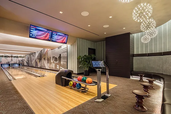 Rented by Extell Marketing Group LLC | media 31