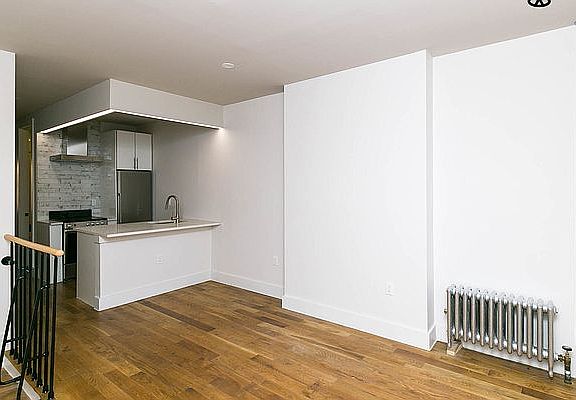 4th image of 556 Bainbridge St APT 2R