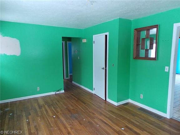 2nd image of 522 Ravenna Ave