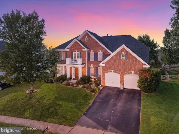 9282 Rainbow Falls Dr, Bristow, VA 20136