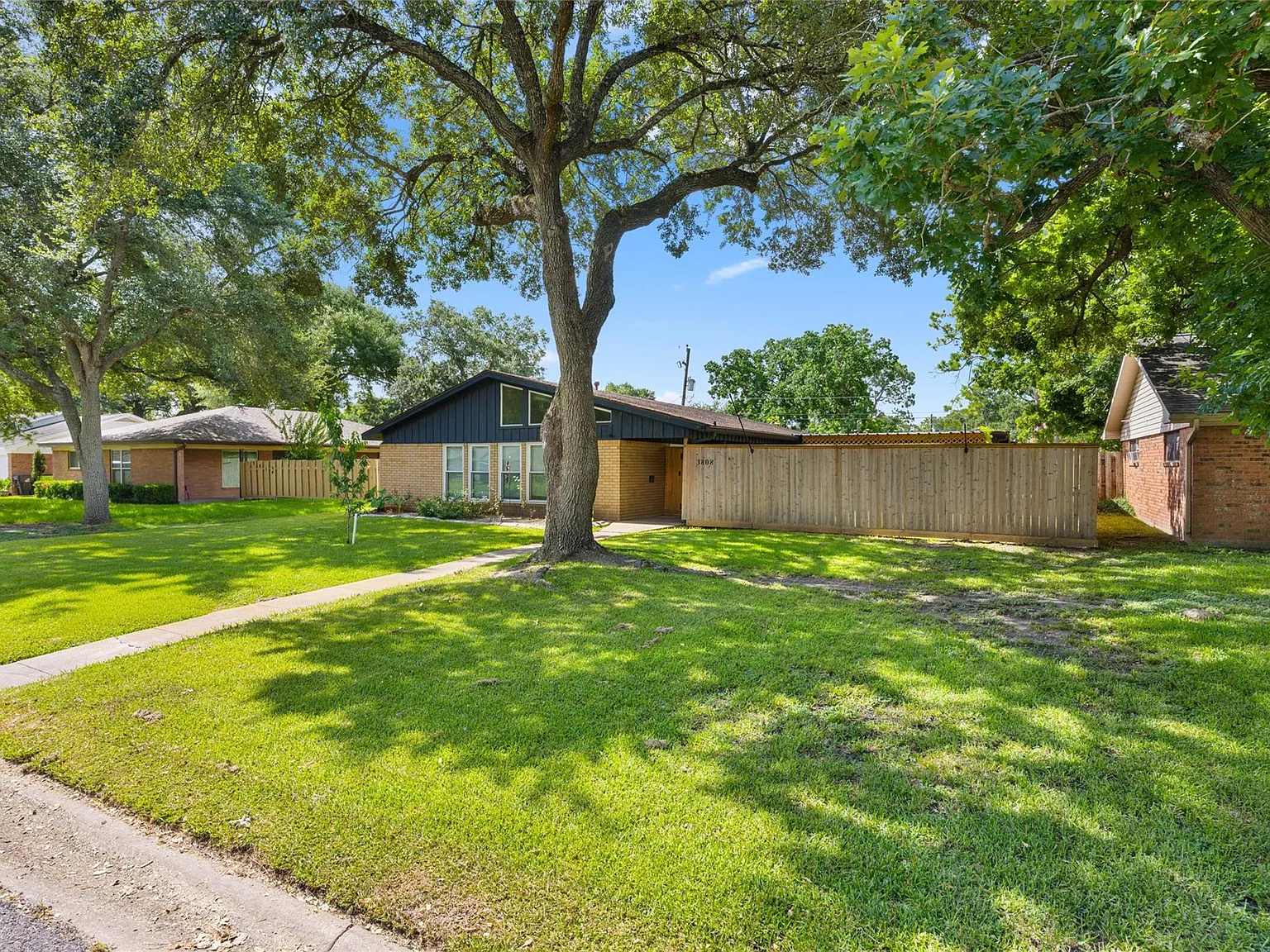 3 bed, 2.0 bath, 1539 sqft, $1,950 — Photo 4