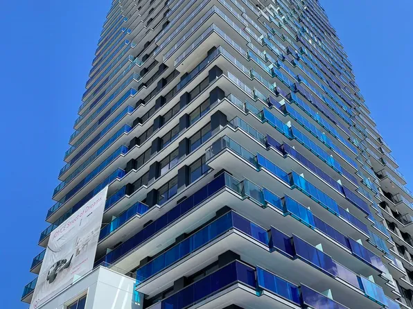 5058 Joyce St #1, Vancouver, BC V5R 0J9