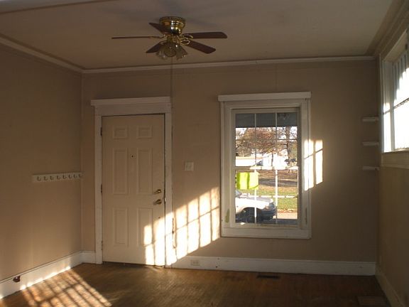 3rd image of 1731 Thompson Ave