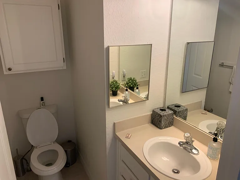 1/2 Bathroom