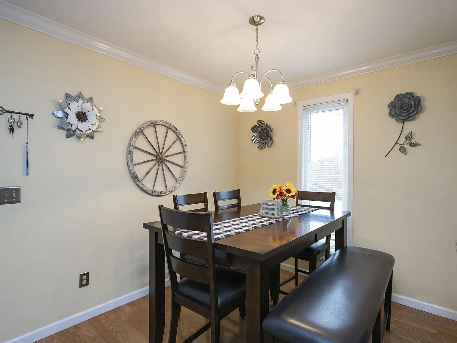 3 bed, 1627 sqft, $1,900 — Photo 4