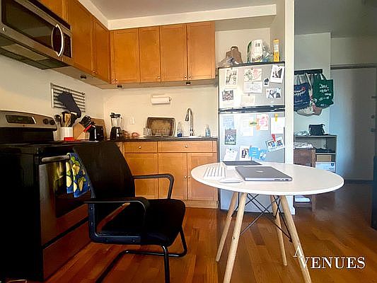 3rd image of 333 Chauncey St APT 2B