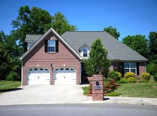 104 Honeyberry Ln, Rossville, GA 30741