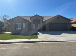807 Bryan Ave, Dinuba, CA