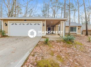 749 Post Road Ln, Stone Mountain, GA 30088