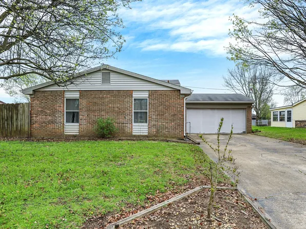 1515 Canterbury Dr, Shelbyville, IN 46176