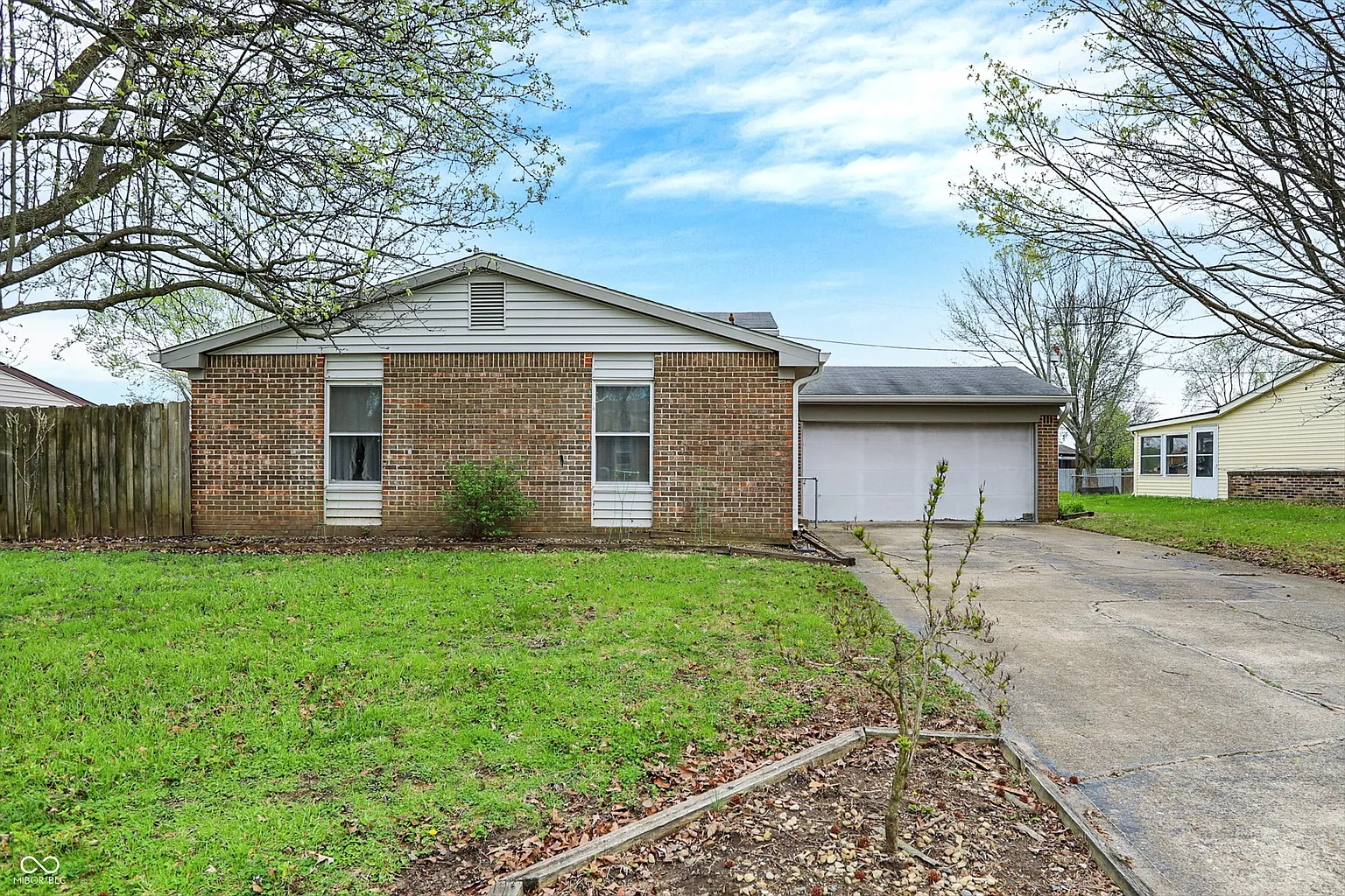 1515 Canterbury Dr photo 1