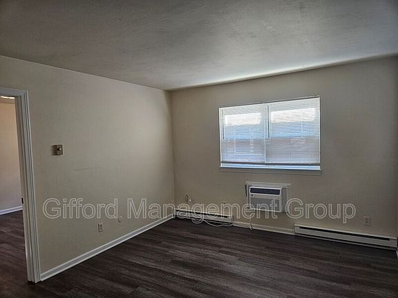 4th image of 1433-3 Kingston Ave