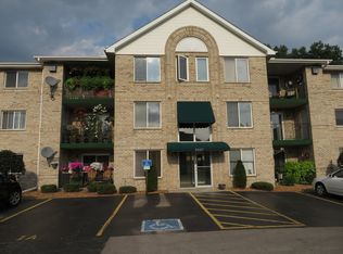 9007 Roberts Rd #1-1B, Hickory Hills, IL 60457