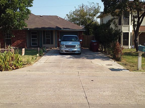 2nd image of 704 Loganwood Dr.